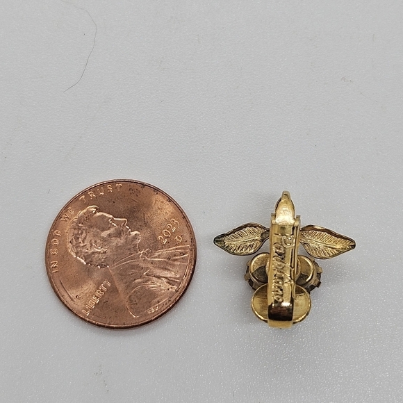 Park Lane gold tone flower rhinestone clip on earrings - Picture 4 of 4